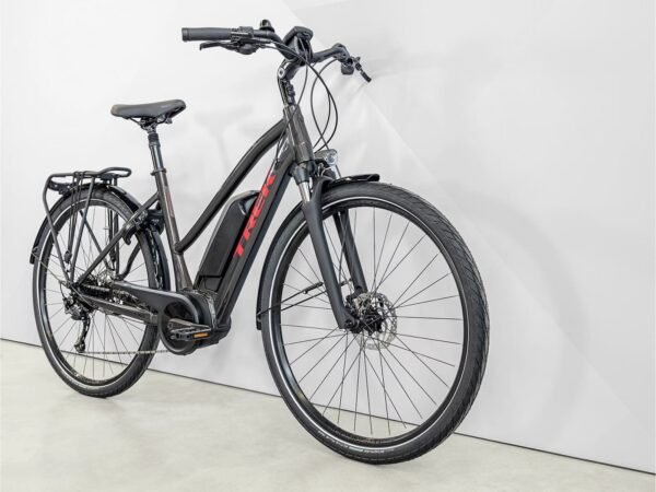 Vélo Électrique Trek Verve+ 2 Stagger Shimano Acera/Altus 9V 300 Wh Noir 2023 – Image 2